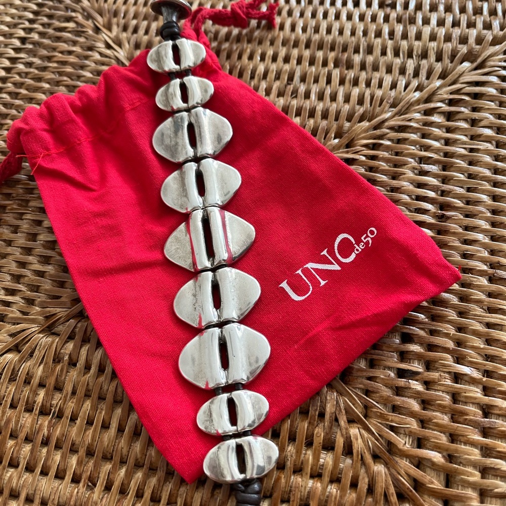 Uno de 50 design bracelet made of silver pieces and leather. Ethnic design
